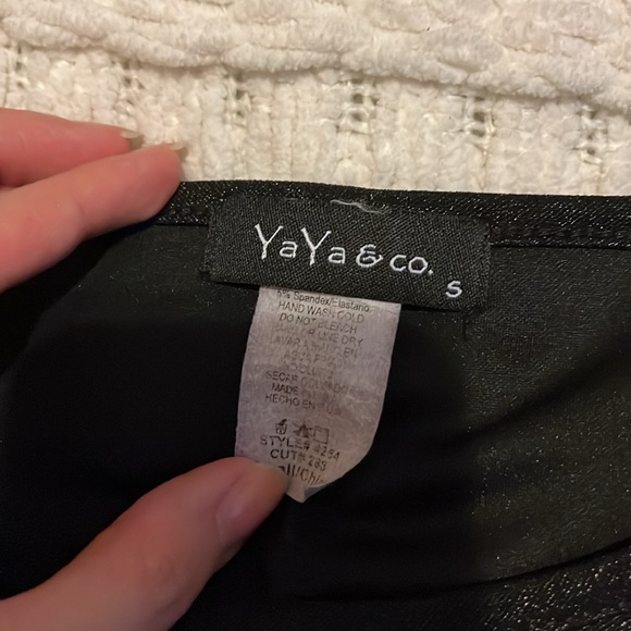 Yaya & Co Bell Sleeve Peplum Top - Picture 2 of 4